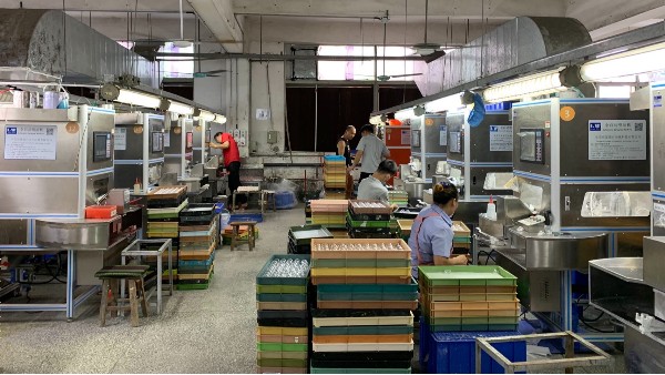 擁有全自動噴塗線的注塑模具廠家